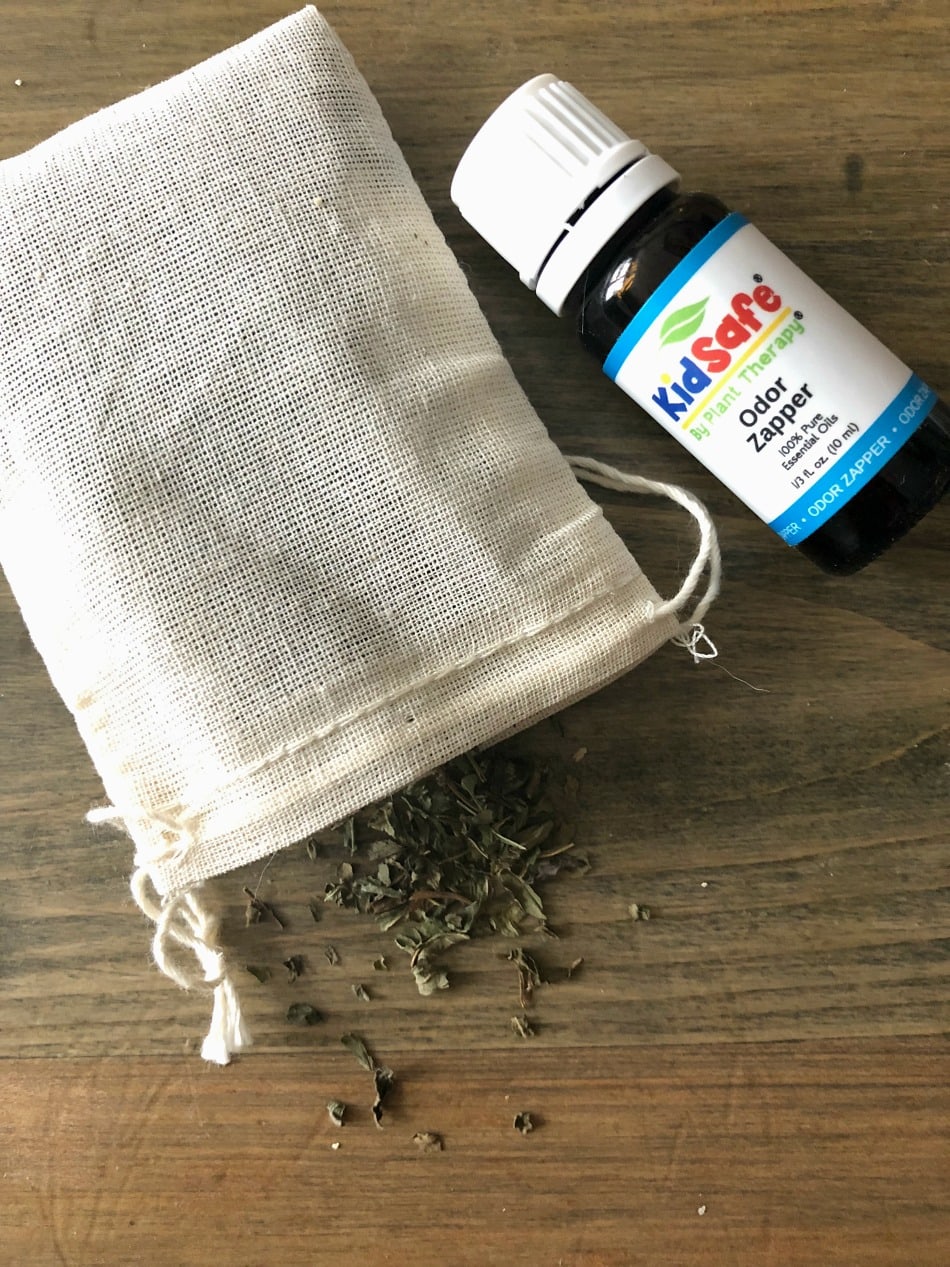 Natural Tips For Growing Kids With Stinky Feet (Plus, DIY Stinky Feet Shoe Powder) | Growing Up Herbal | Growing kids often equals stinky feet. Here are some tips to teach your kids good foot hygiene as well as some natural DIYs to cut down on that stinky feet smell. Natural Tips For Growing Kids With Stinky Feet (Plus, DIY Stinky Feet Shoe Powder) | Growing Up Herbal | Growing kids often equals stinky feet. Here are some tips to teach your kids good foot hygiene as well as some natural DIYs to cut down on that stinky feet smell.